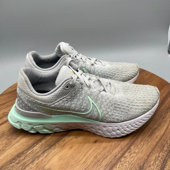 Nike React Infinity Run Flyknit Shoes Womens 10 Gray Running Comfort Walking Gym - Picture 1 of 8
